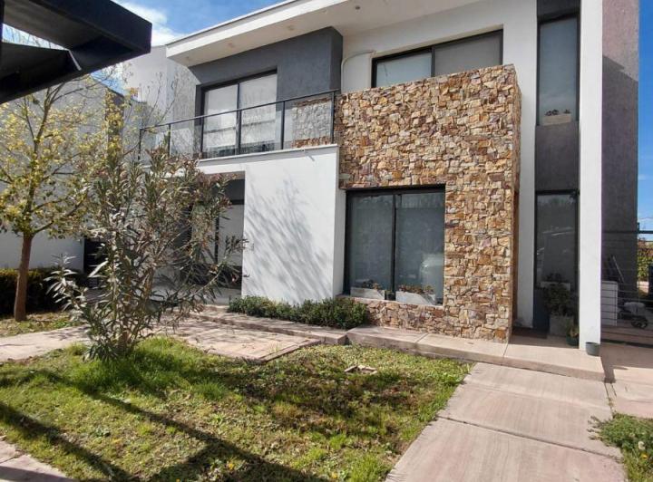 Casa · 91m² · 3 Ambientes · 1 Cochera