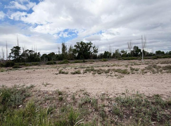 Terreno · 803m²