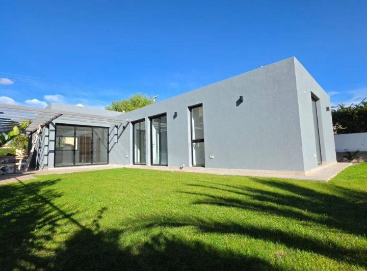 Casa · 150m² · 6 Ambientes · 2 Cocheras