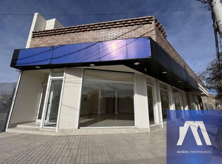 Local comercial · 96m² · 1 Ambiente · 1 Cochera