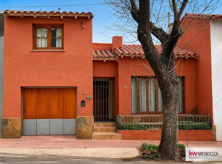 Casa · 189m² · 6 Ambientes · 1 Cochera