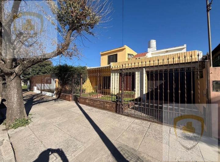 Casa · 6 Ambientes · 1 Cochera