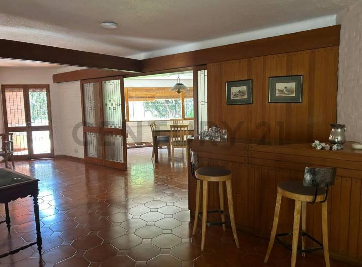 Casa · 417m² · 10 Ambientes · 2 Cocheras