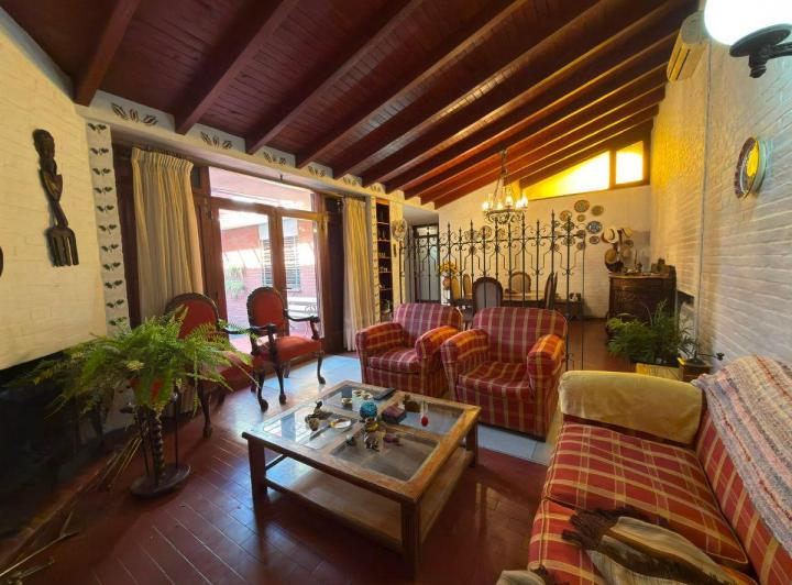 Casa · 186m² · 4 Ambientes · 2 Cocheras