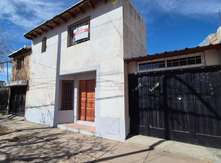 Casa · 180m² · 8 Ambientes · 1 Cochera