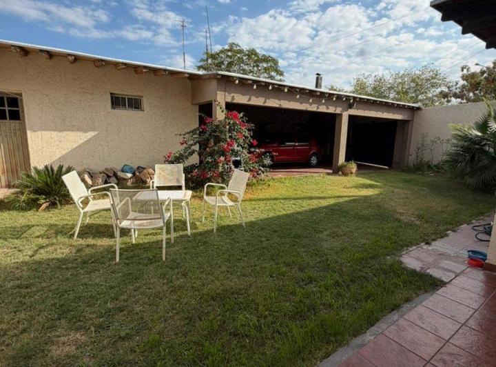 Casa · 140m² · 5 Ambientes · 4 Cocheras