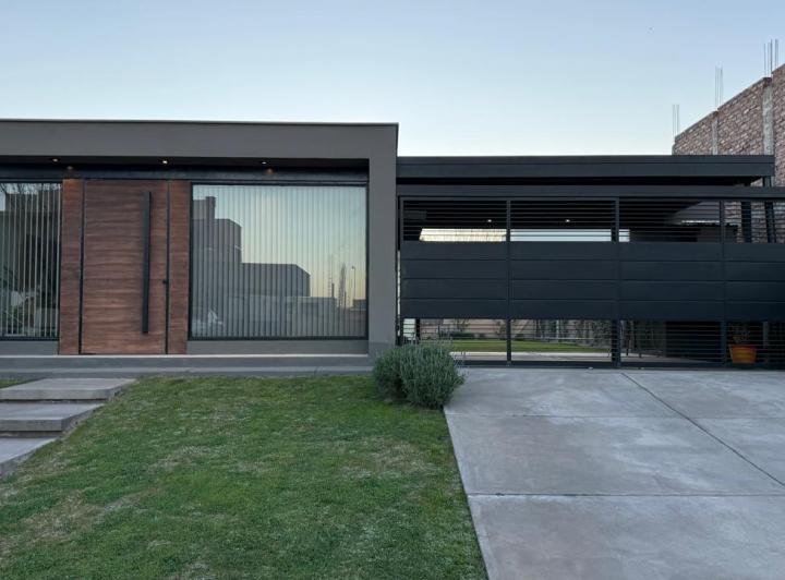 Casa · 120m² · 3 Ambientes · 2 Cocheras