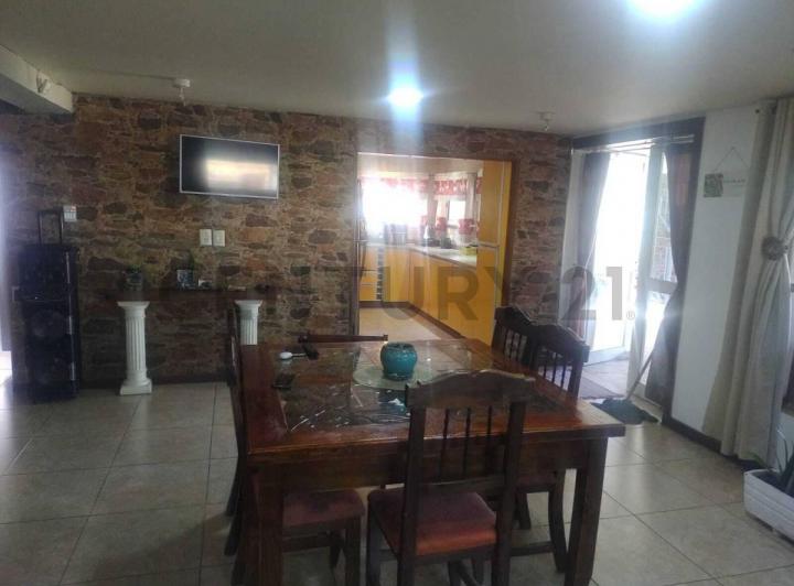 Casa · 300m² · 3 Ambientes · 1 Cochera