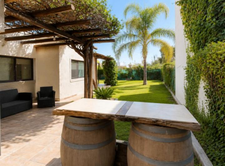 Casa · 220m² · 6 Ambientes · 2 Cocheras