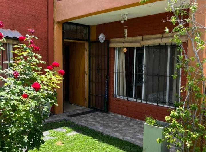 Casa · 300m² · 7 Ambientes · 2 Cocheras