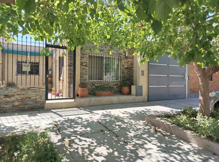 Casa · 160m² · 5 Ambientes · 1 Cochera
