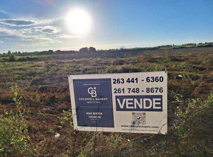 Terreno · 898m²