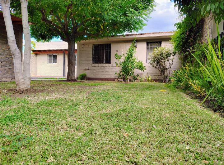 Casa · 330m² · 4 Ambientes · 1 Cochera