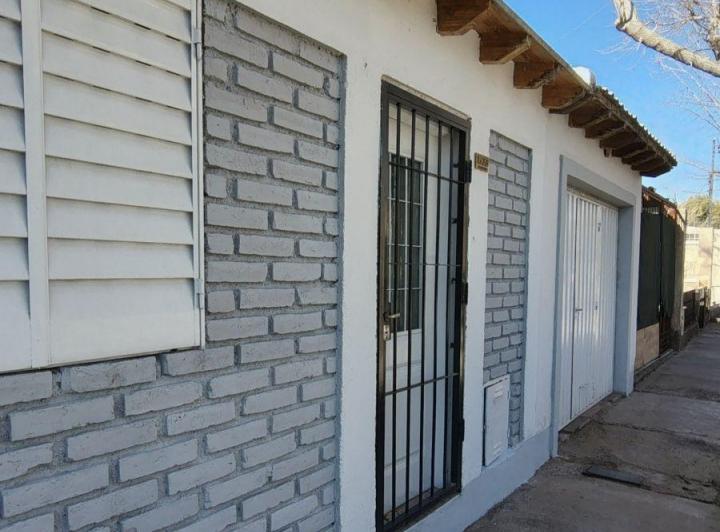 Casa · 180m² · 8 Ambientes · 1 Cochera