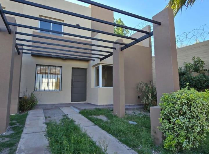 Casa · 100m² · 6 Ambientes · 2 Cocheras