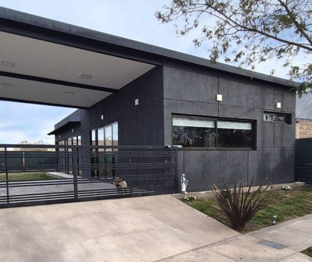 Casa · 115m² · 2 Ambientes · 2 Cocheras