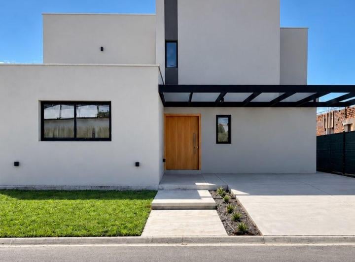 Casa · 165m² · 6 Ambientes · 2 Cocheras