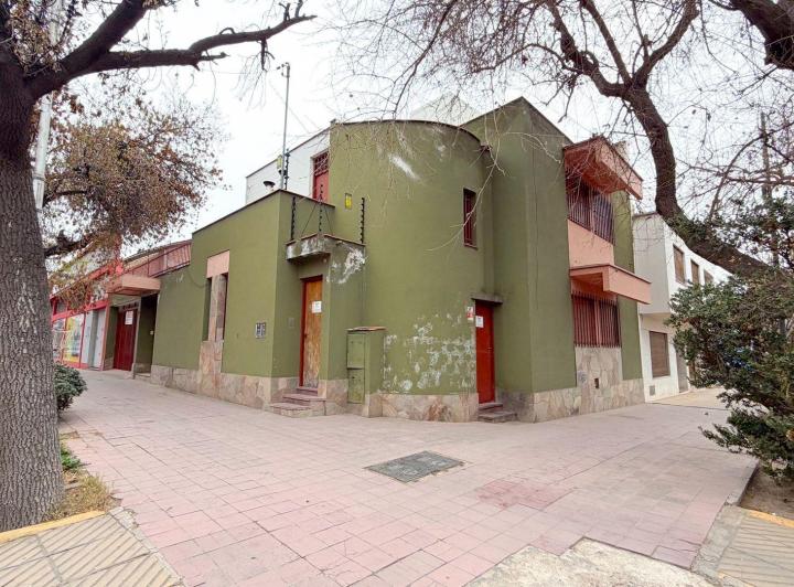 Casa · 248m² · 8 Ambientes · 1 Cochera
