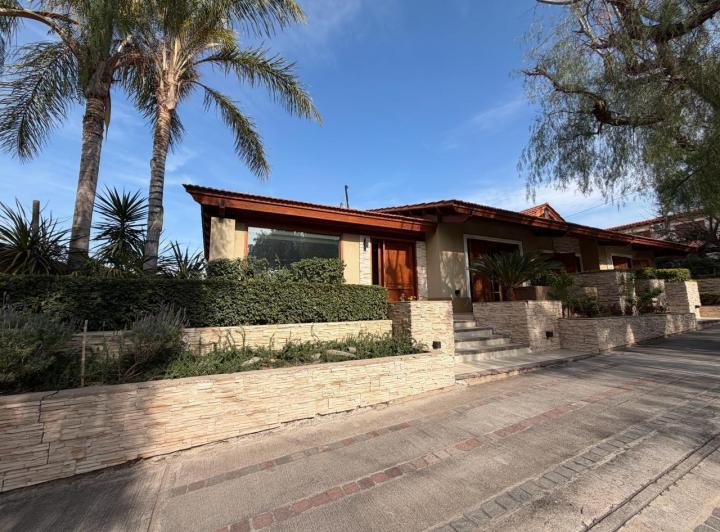 Casa · 350m² · 5 Ambientes