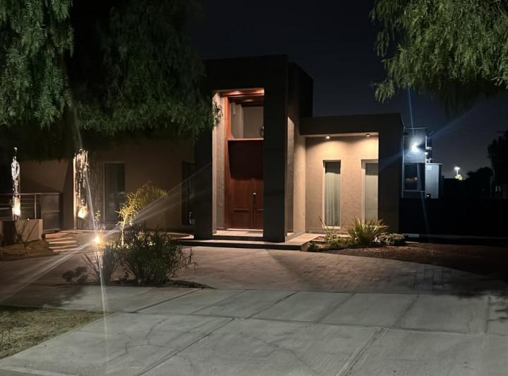 Casa · 370m² · 5 Ambientes · 2 Cocheras