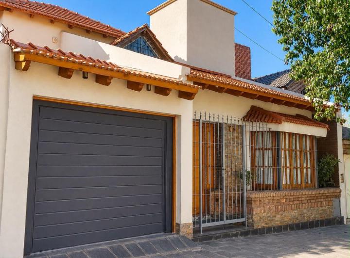 Casa · 150m² · 4 Ambientes · 1 Cochera