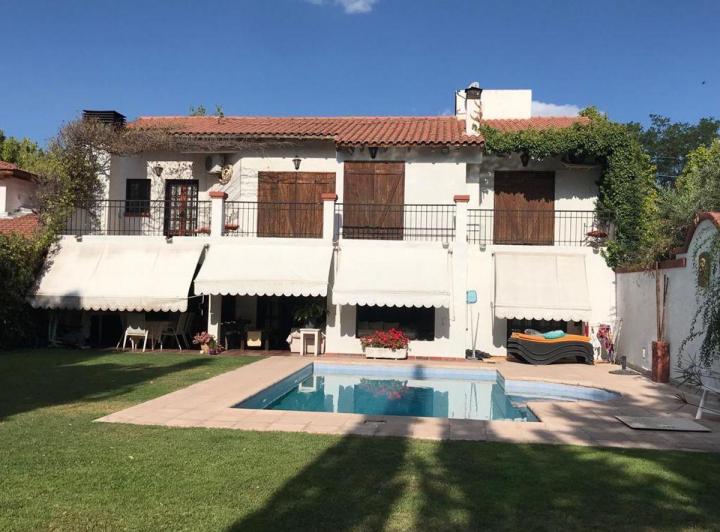 Casa · 297m² · 10 Ambientes · 2 Cocheras