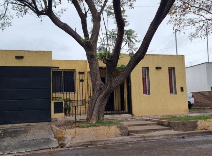 Casa · 130m² · 3 Ambientes · 1 Cochera