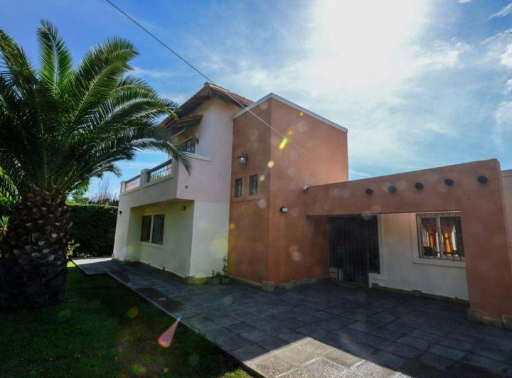 Casa · 200m² · 5 Ambientes