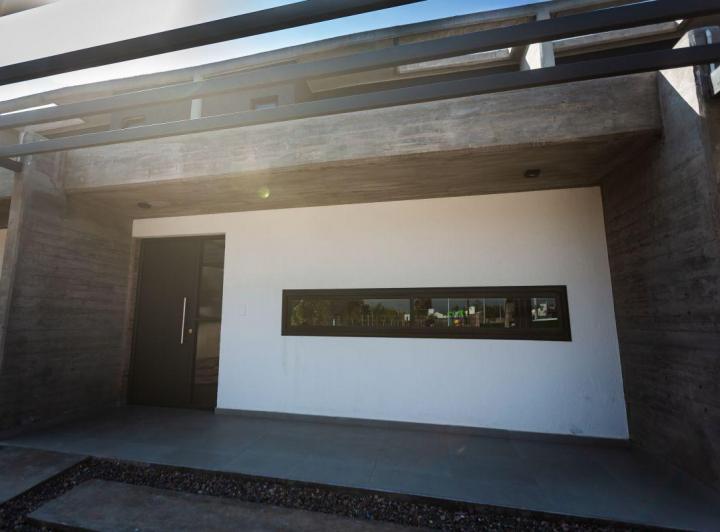 Casa · 101m² · 4 Ambientes · 2 Cocheras