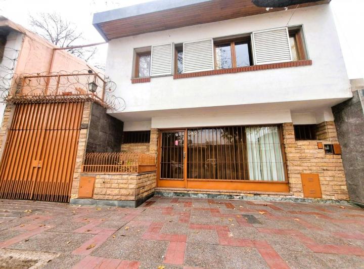 Casa · 160m² · 6 Ambientes · 1 Cochera