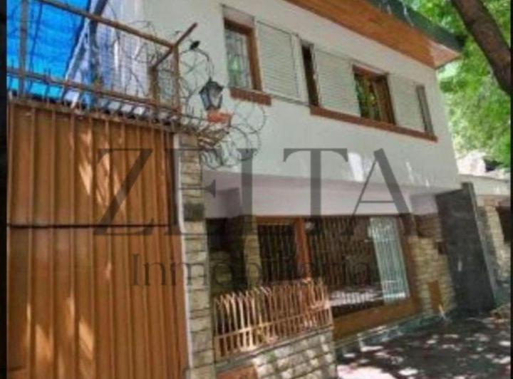Casa · 250m² · 7 Ambientes · 1 Cochera
