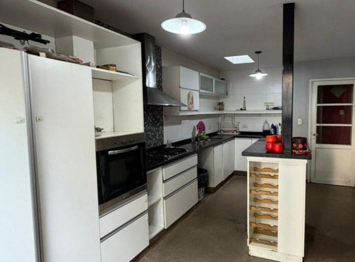 Casa · 294m² · 7 Ambientes · 1 Cochera