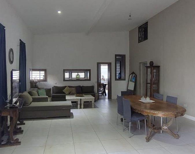 Casa · 350m² · 6 Ambientes · 3 Cocheras