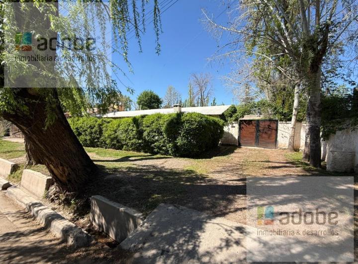 Casa · 366m² · 5 Dormitorios · 2 Cocheras