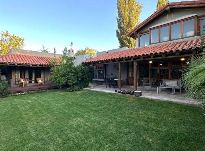 Casa · 400m² · 7 Ambientes · 2 Cocheras