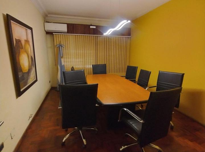 Casa · 365m² · 6 Ambientes · 2 Cocheras