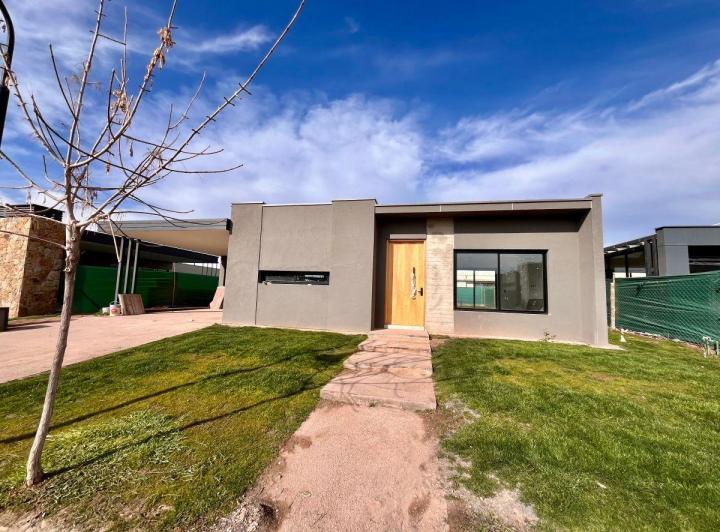 Casa · 231m² · 1 Ambiente · 1 Cochera