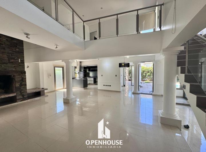 Casa · 300m² · 3 Dormitorios · 2 Cocheras