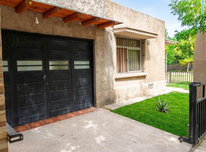 Casa · 140m² · 5 Ambientes · 2 Cocheras