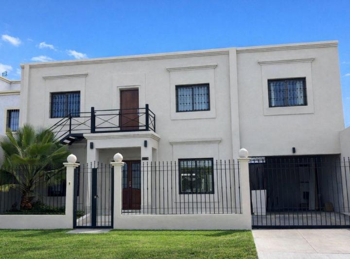 Casa · 270m² · 7 Ambientes · 1 Cochera
