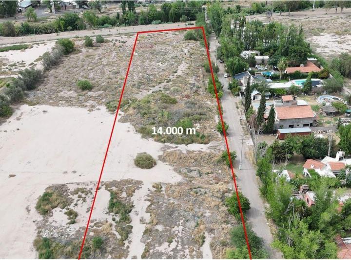 Terreno · 14000m²