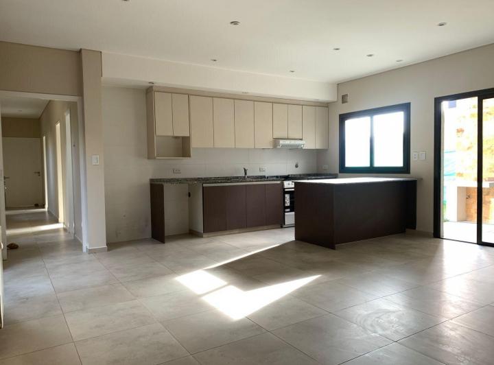 Casa · 360m² · 4 Ambientes · 2 Cocheras
