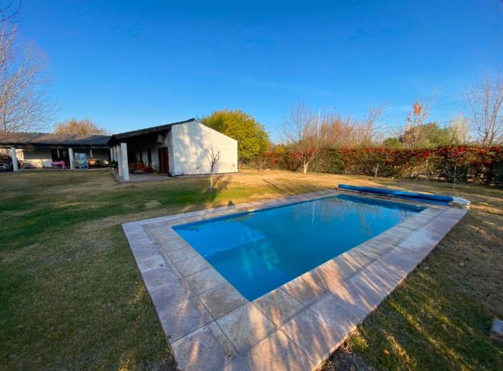 Casa · 400m² · 8 Ambientes · 3 Cocheras