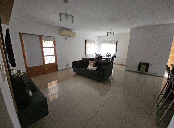 Casa · 264m² · 3 Dormitorios · 2 Cocheras