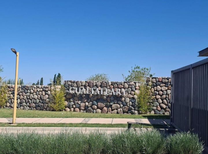 Terreno · 912m²