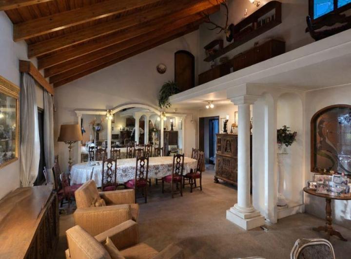 Casa · 400m² · 9 Ambientes · 2 Cocheras