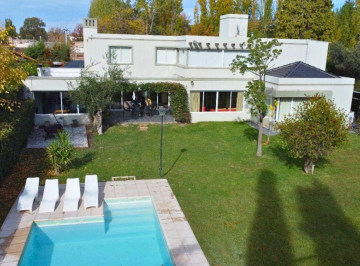 Casa · 332m² · 10 Ambientes