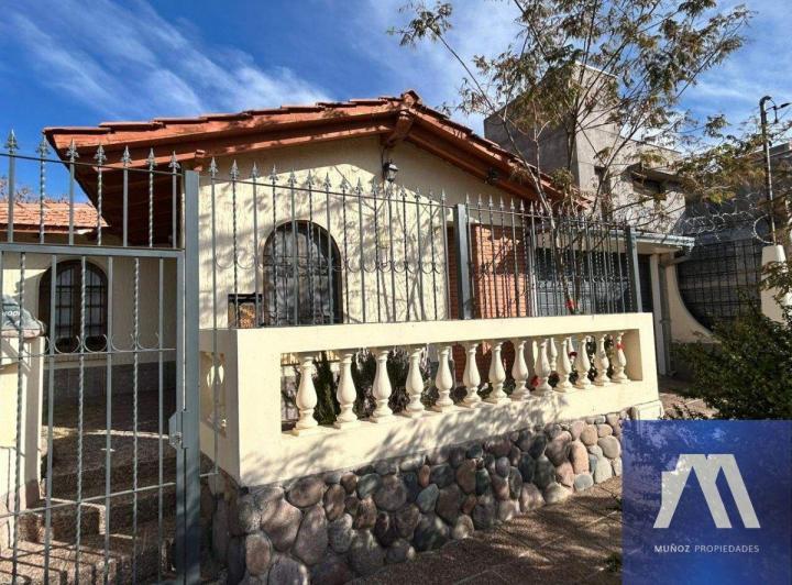 Casa · 170m² · 8 Ambientes · 2 Cocheras