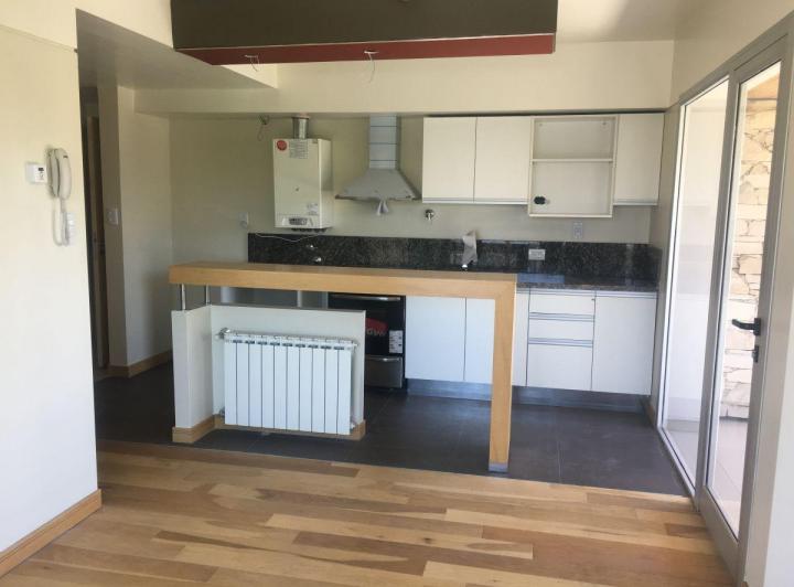 Departamento · 95m² · 6 Ambientes · 1 Cochera