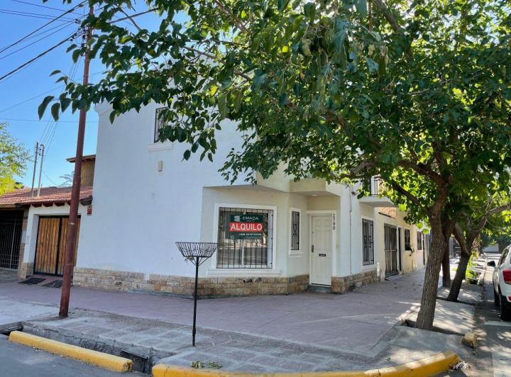 Casa · 100m² · 2 Ambientes · 1 Cochera